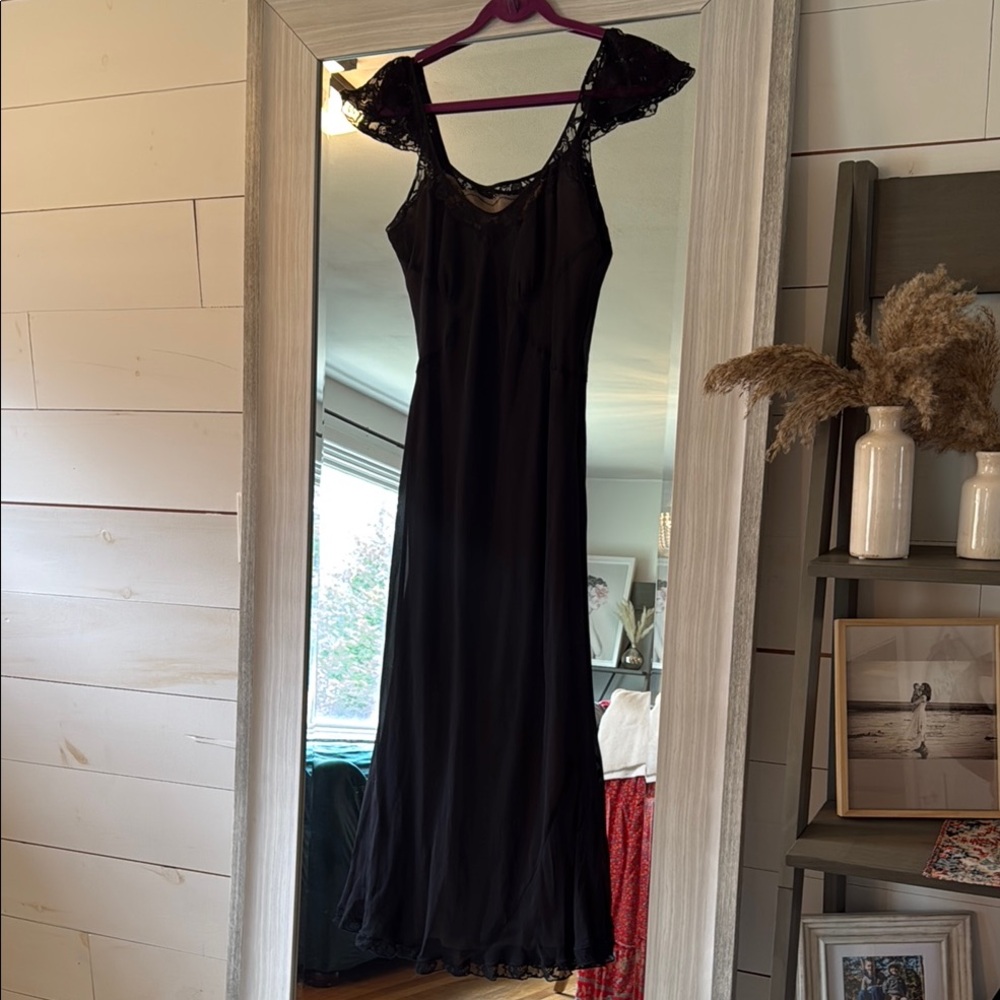 Elegant Black Lace Evening Gown